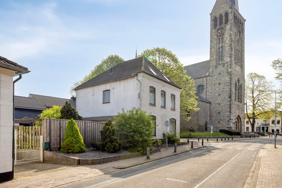 Spacious detached home with 7 bedrooms in Schimmert village center — 52