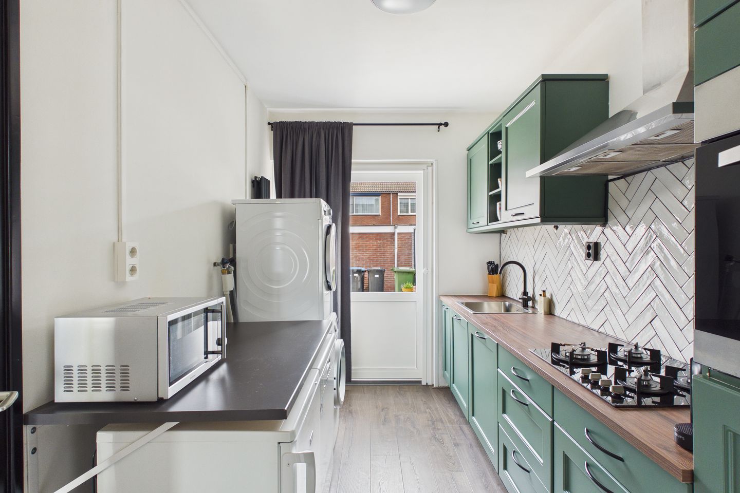 Foto 19 van van der Waalsstraat 37