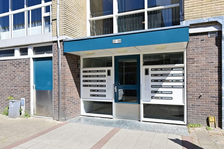 Photo 3 of Weegbreestraat 169