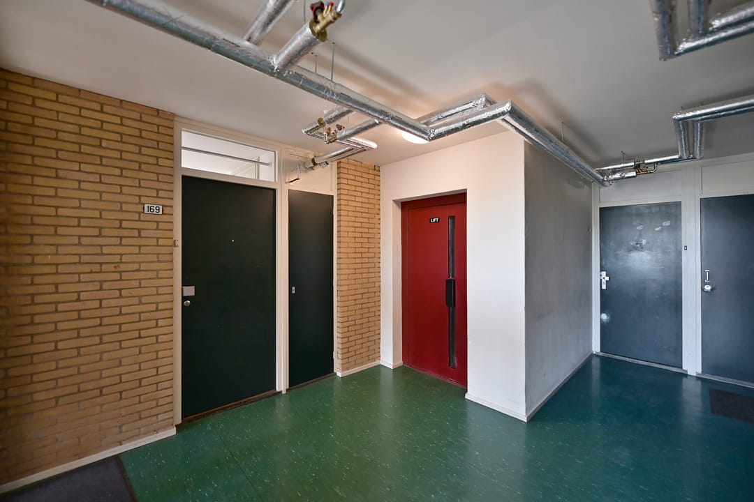 Photo 13 of Weegbreestraat 169