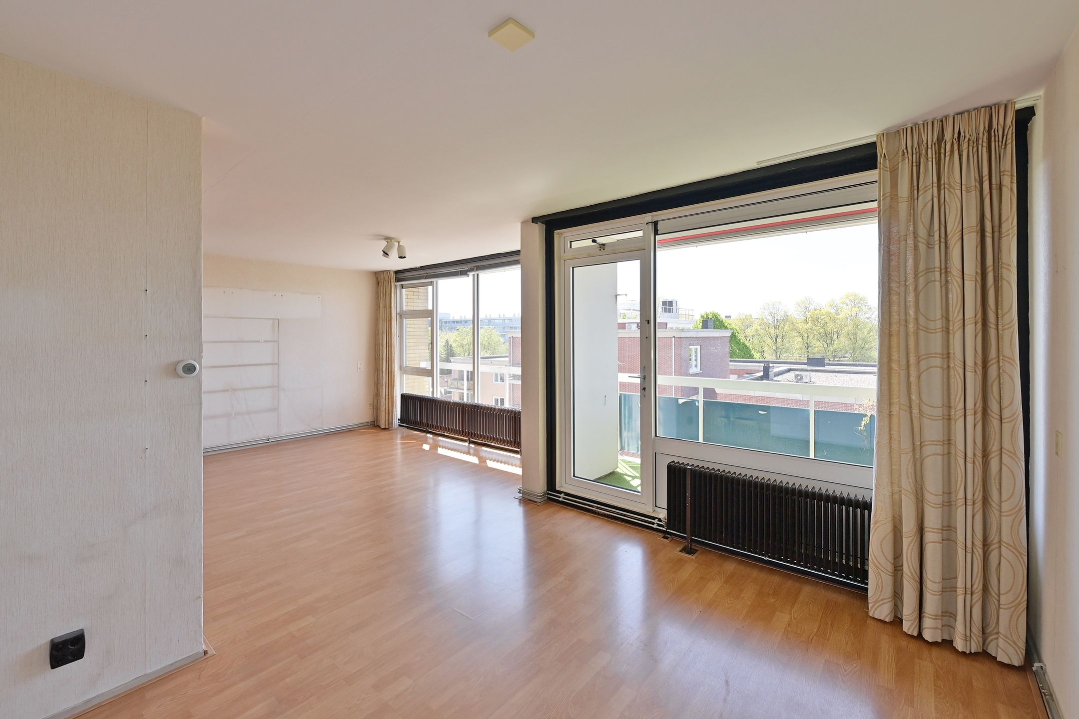 Photo 9 of Weegbreestraat 169