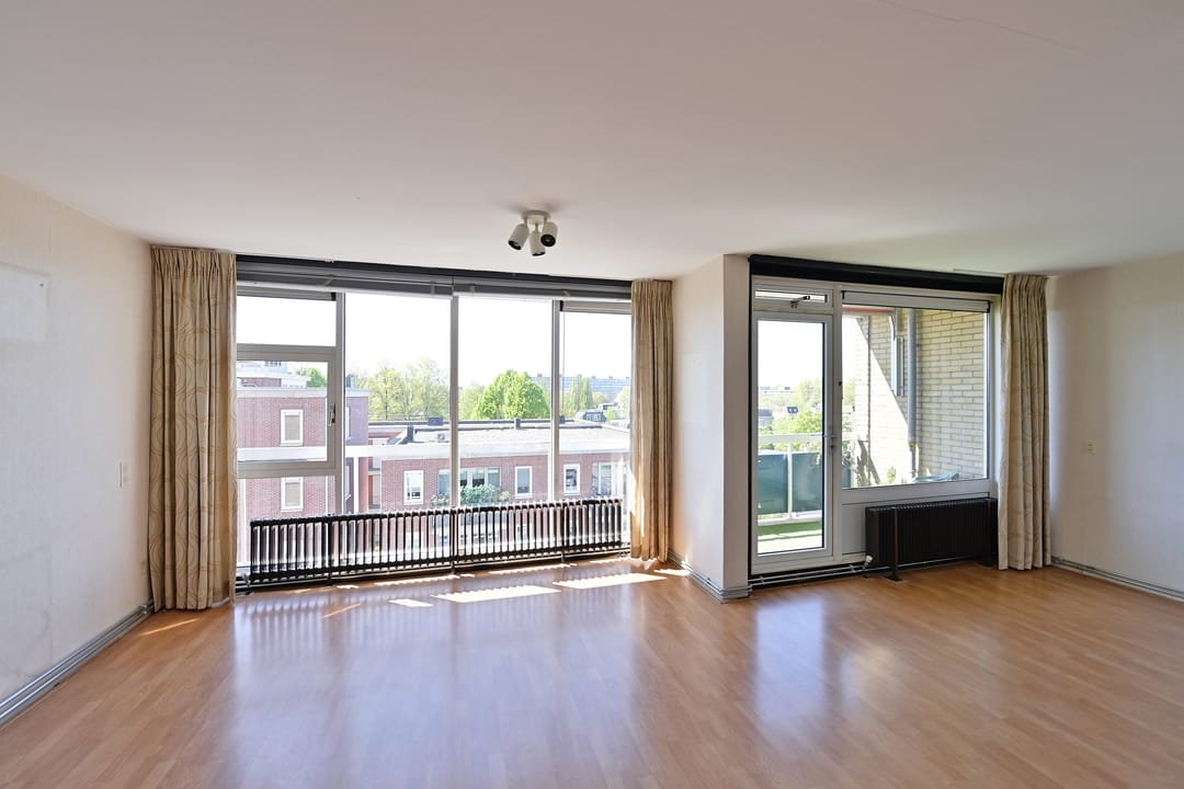 Photo 8 of Weegbreestraat 169