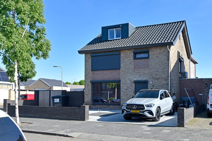 Photo 2 of Schadewijkstraat 93