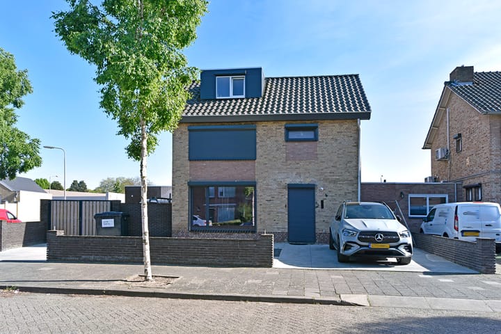 Photo 4 of Schadewijkstraat 93