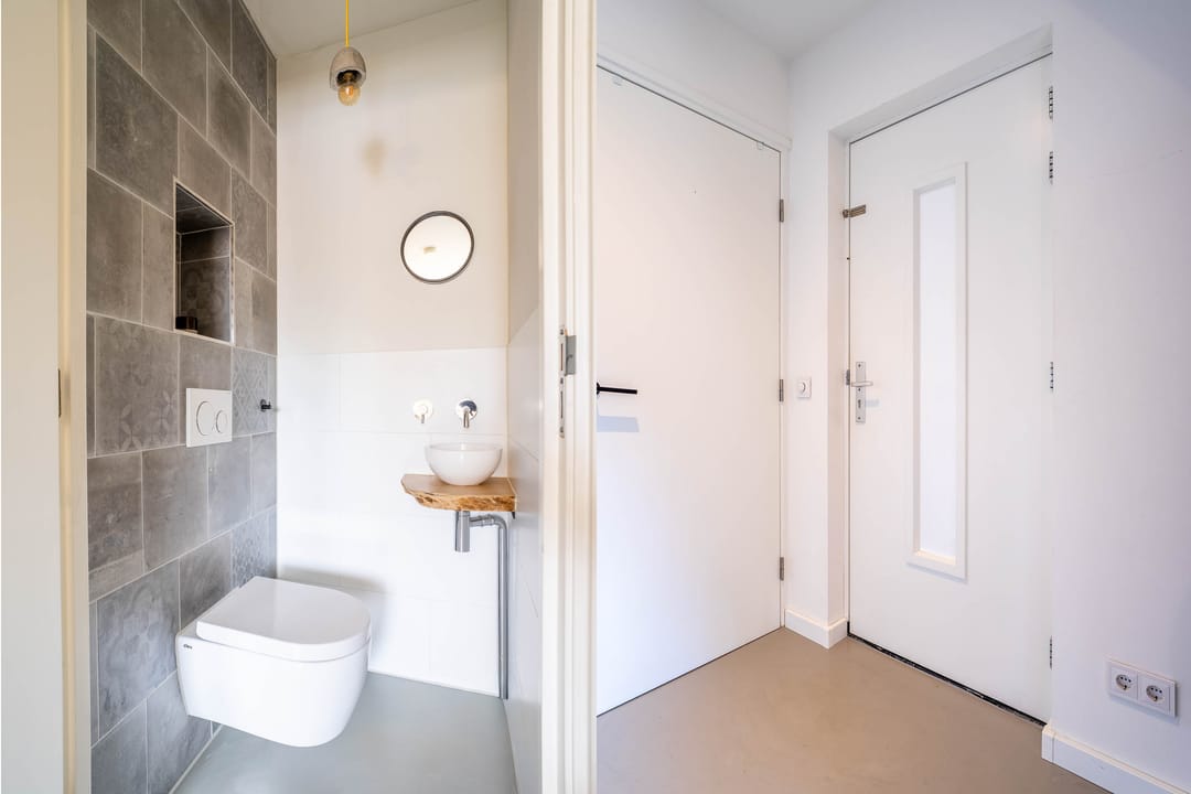 Fully Renovated Maisonette in Popular Liniekwartier, Breda — 8