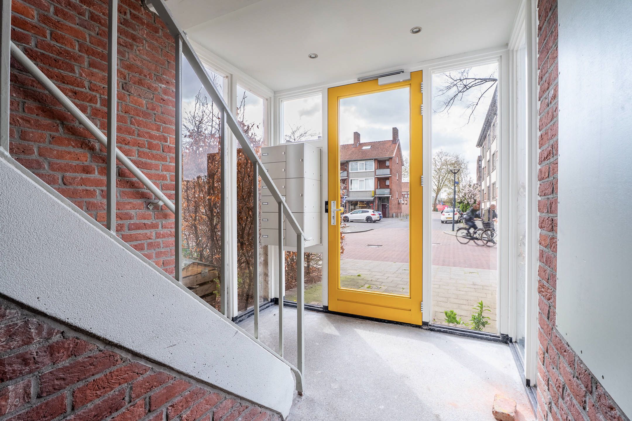 Fully Renovated Maisonette in Popular Liniekwartier, Breda — 27