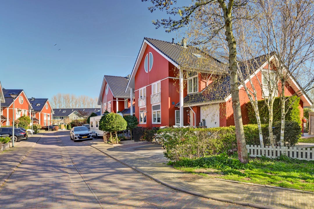 Luxurious Semi-Detached Home with Water Views in Sveaborg — 52