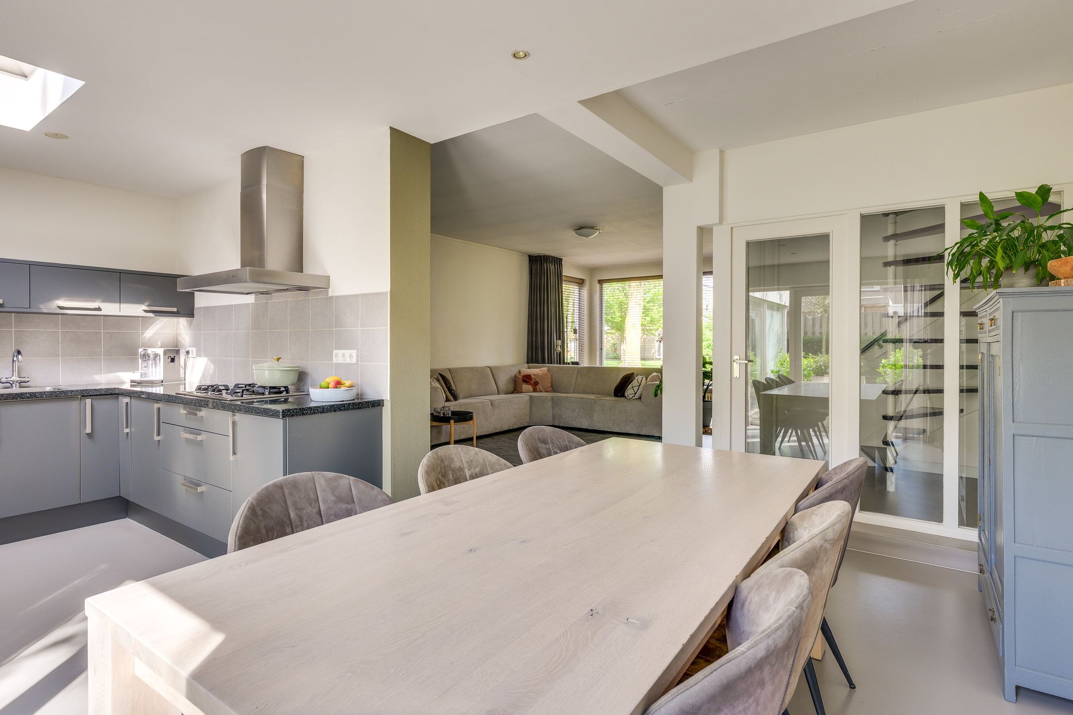 Foto 12 van Apollo 5