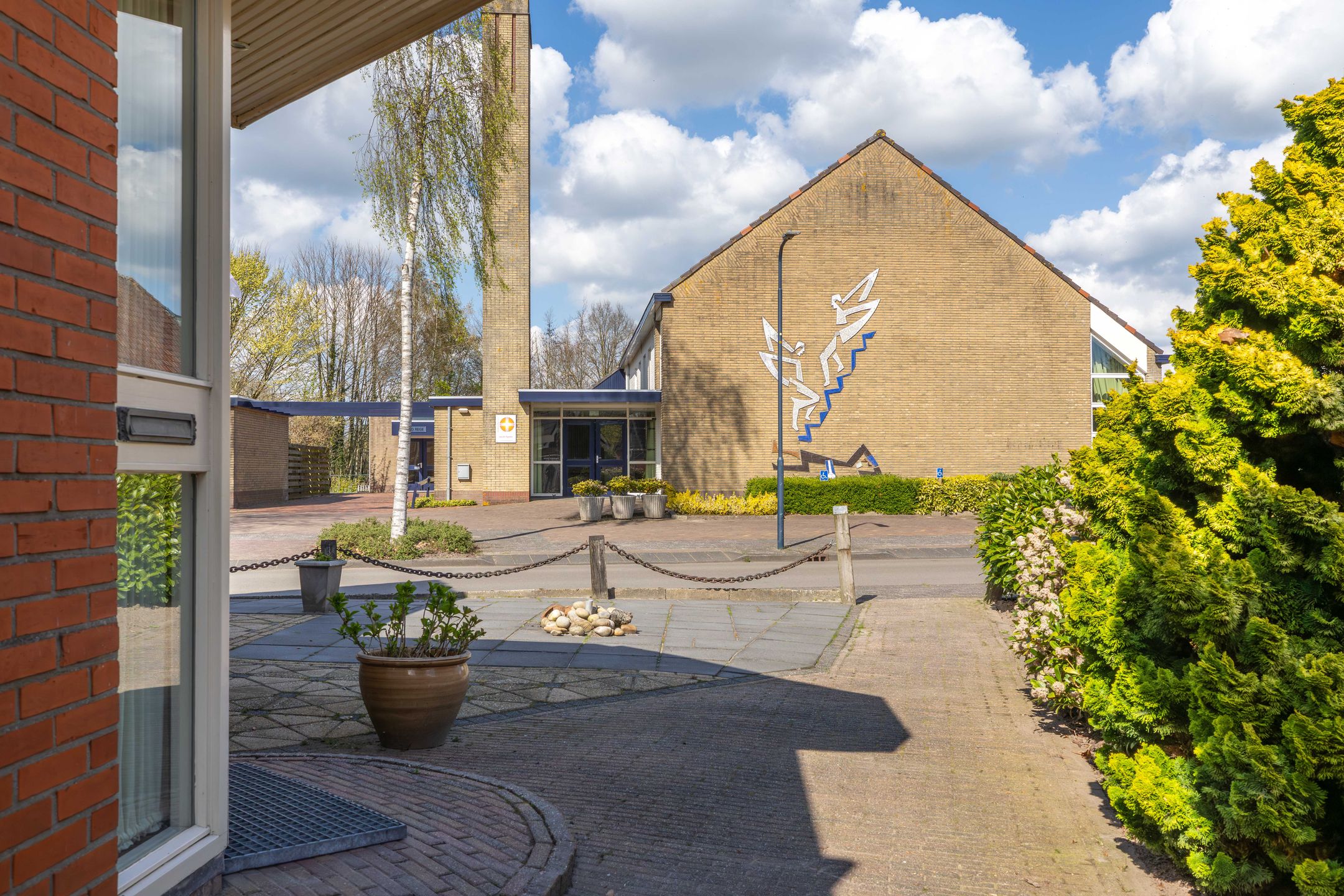 Spacious detached home with sunny garden and double driveway in Drogeham — 42