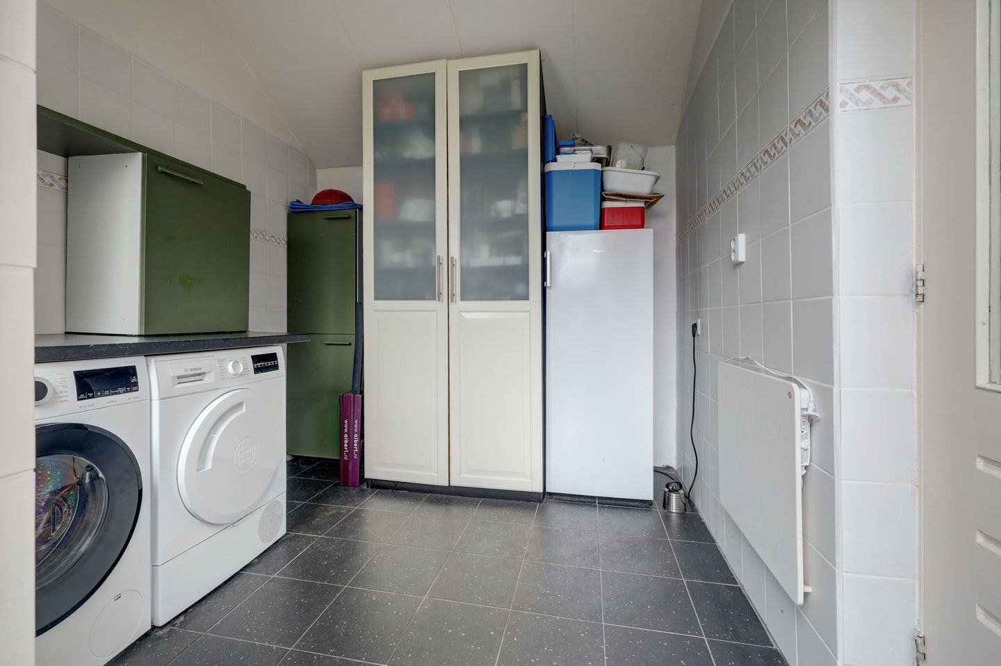Spacious Terraced Home with Full-Width Extension and Sunny West-Facing Garden in Best — 19