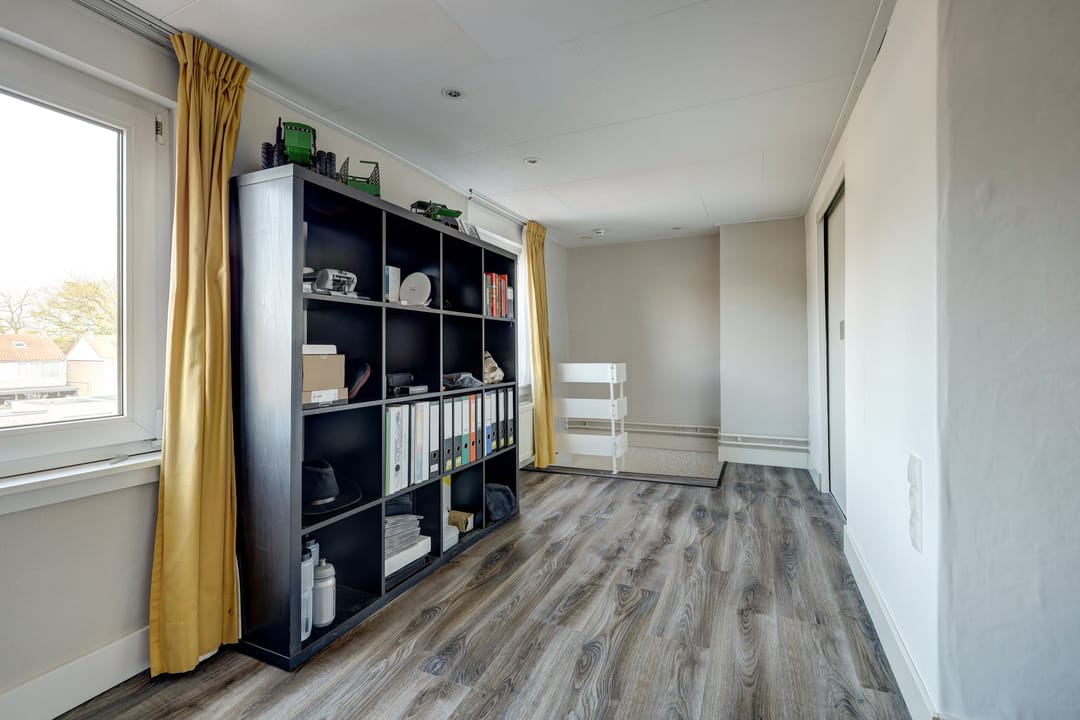 Spacious Terraced Home with Full-Width Extension and Sunny West-Facing Garden in Best — 32