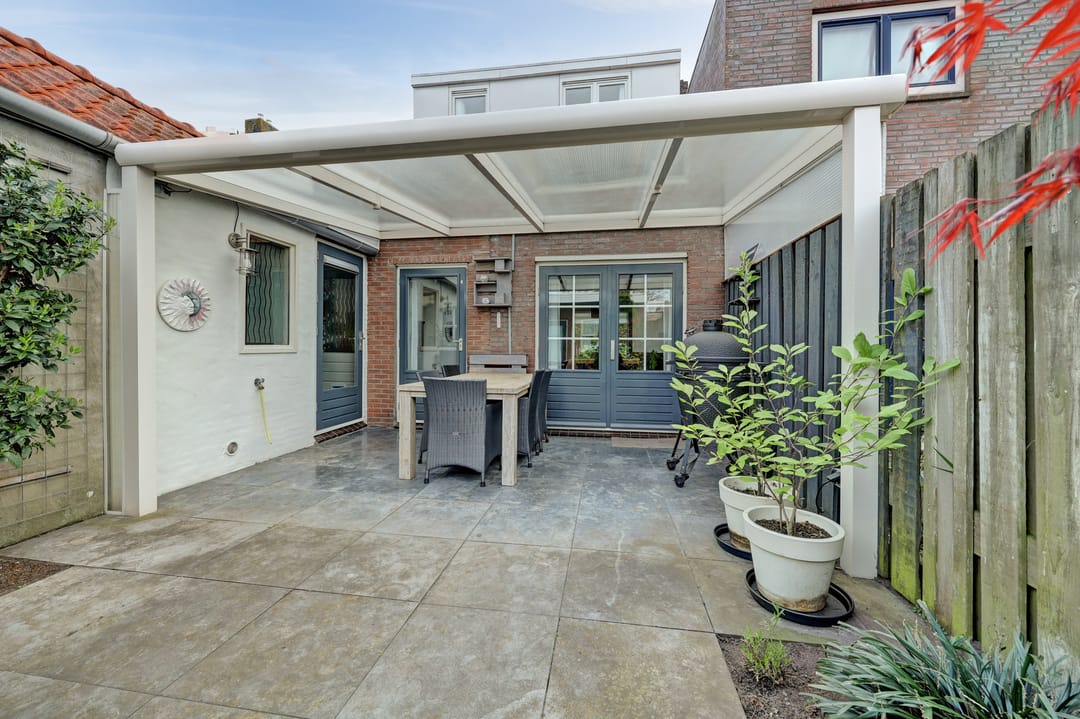 Spacious Terraced Home with Full-Width Extension and Sunny West-Facing Garden in Best — 38