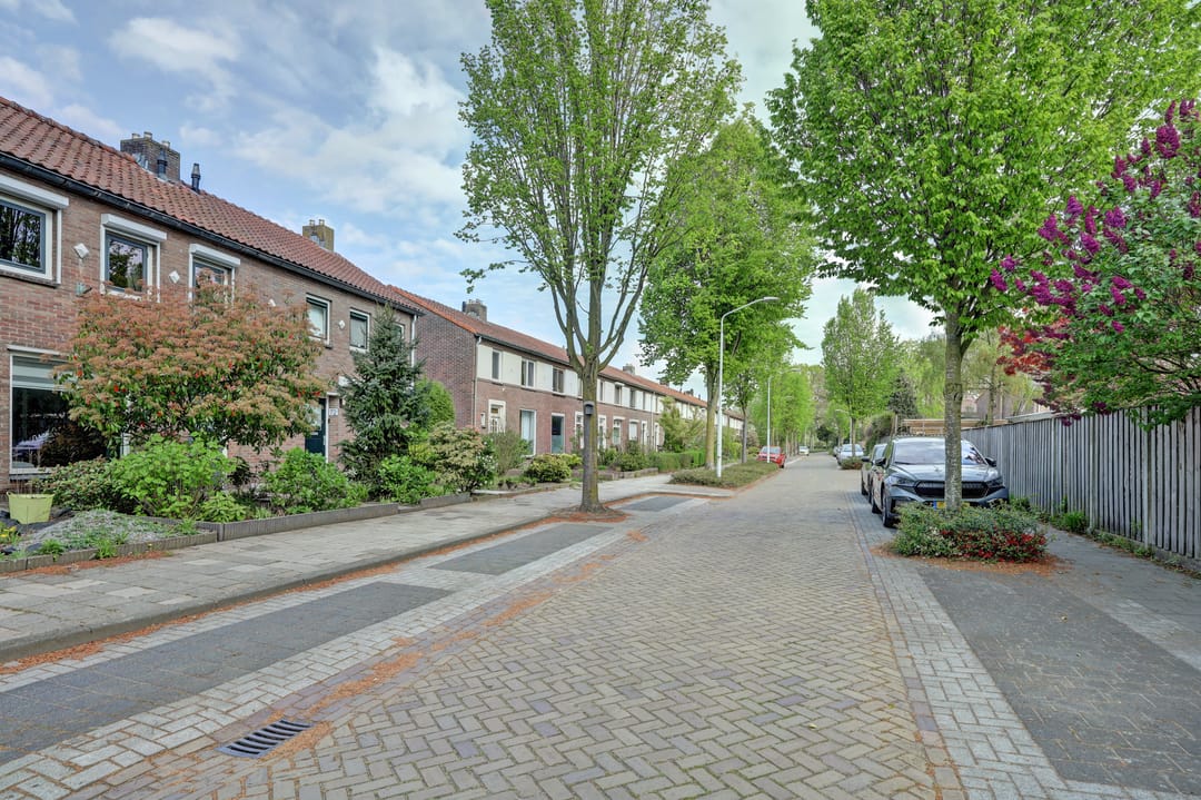 Spacious Terraced Home with Full-Width Extension and Sunny West-Facing Garden in Best — 43