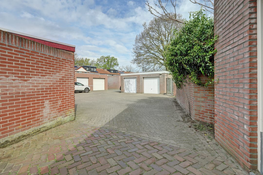 Spacious Terraced Home with Full-Width Extension and Sunny West-Facing Garden in Best — 41