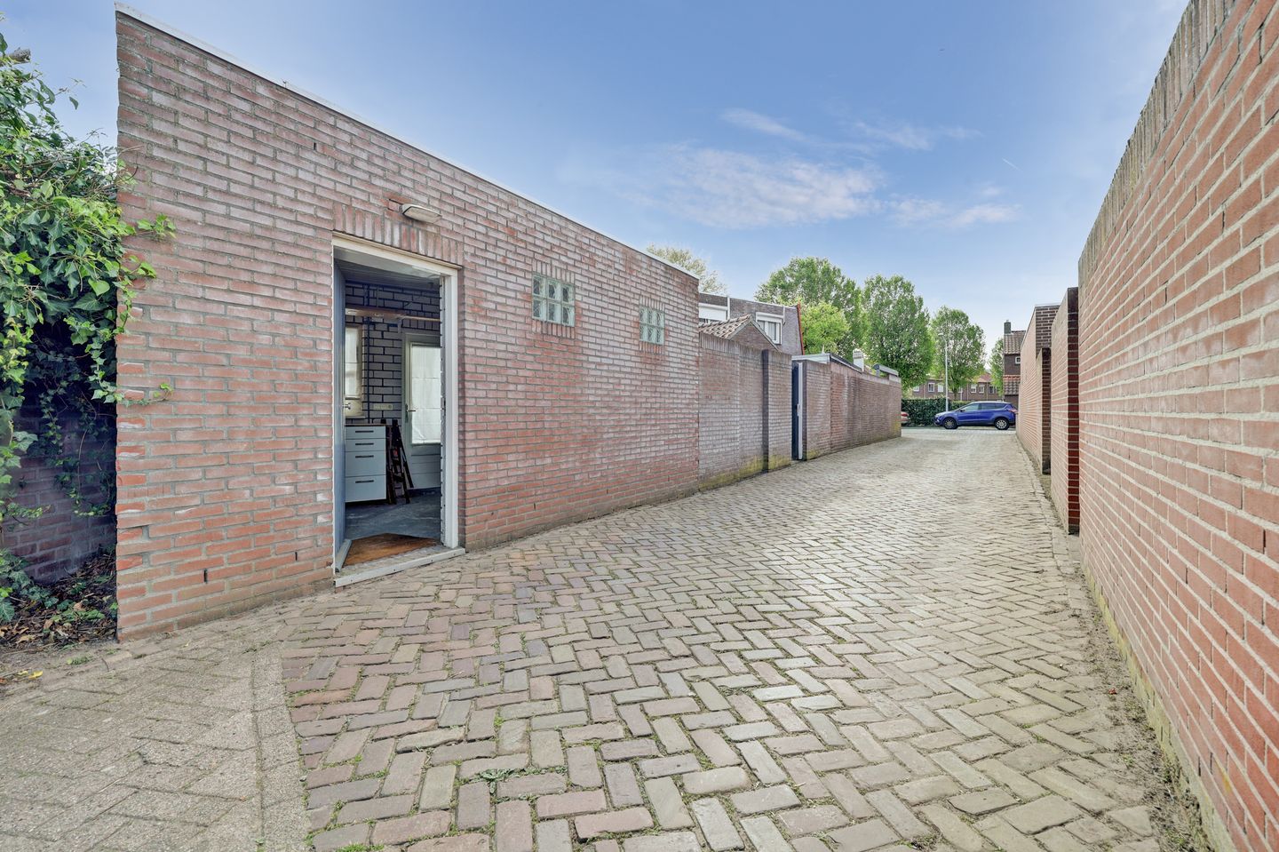 Spacious Terraced Home with Full-Width Extension and Sunny West-Facing Garden in Best — 40