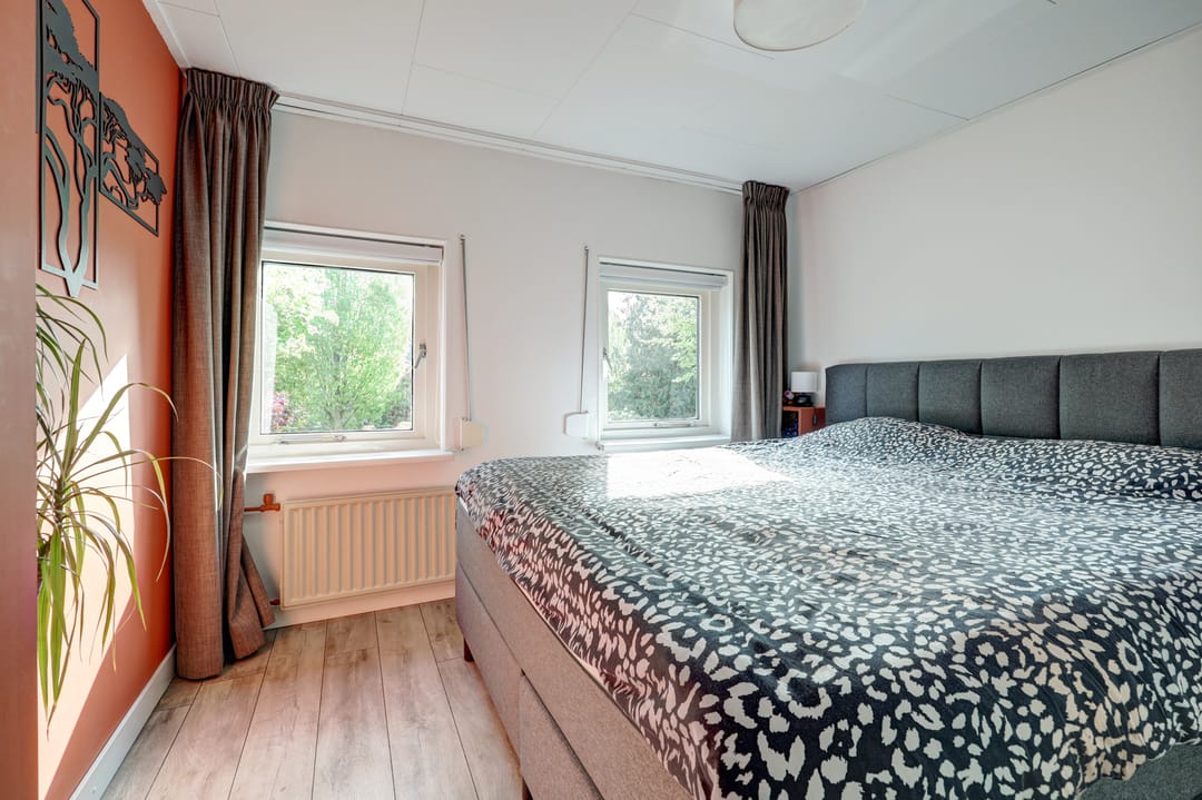 Spacious Terraced Home with Full-Width Extension and Sunny West-Facing Garden in Best — 22