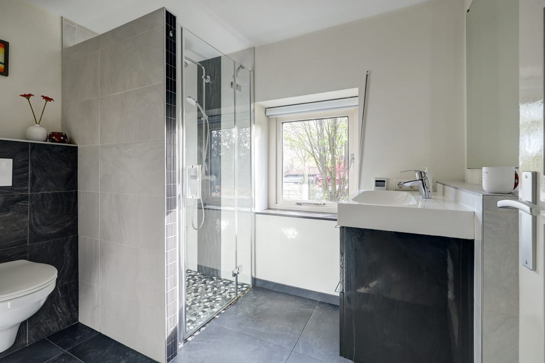 Spacious Terraced Home with Full-Width Extension and Sunny West-Facing Garden in Best — 28