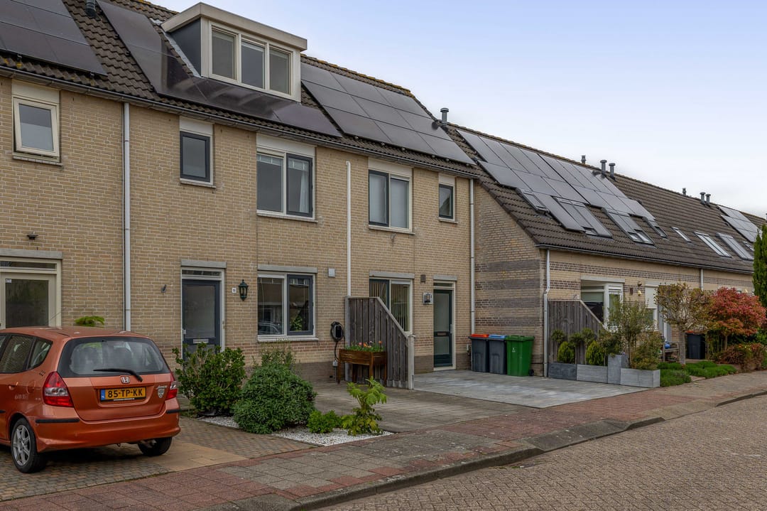 Move-in ready family home with four bedrooms and solar panels in child-friendly Nieuwland — 38