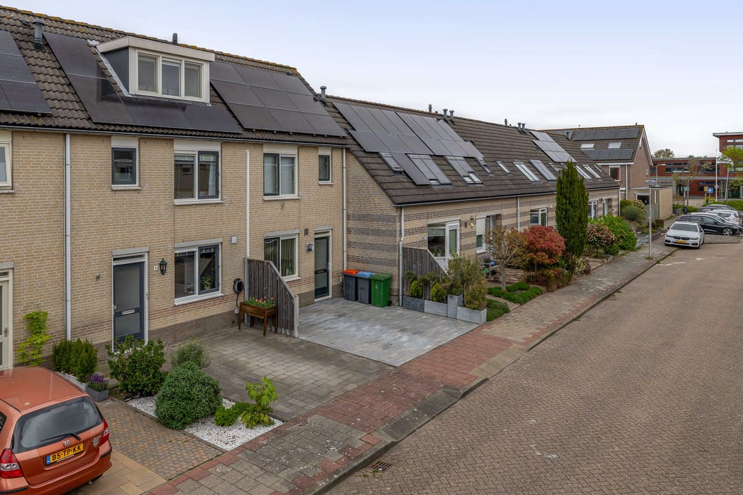 Move-in ready family home with four bedrooms and solar panels in child-friendly Nieuwland — 41