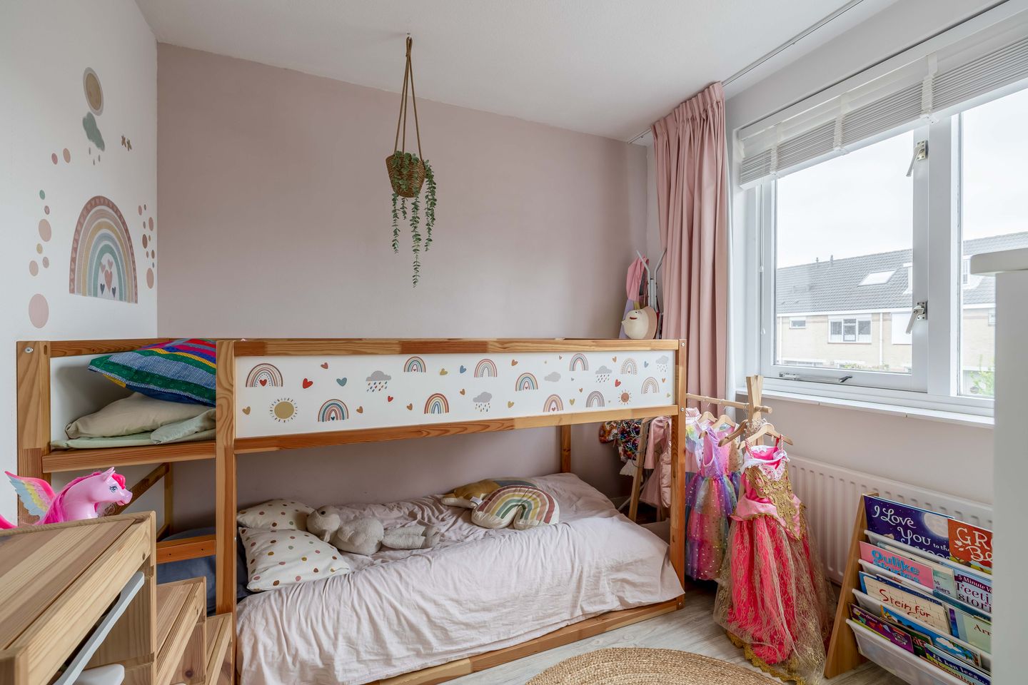 Move-in ready family home with four bedrooms and solar panels in child-friendly Nieuwland — 25