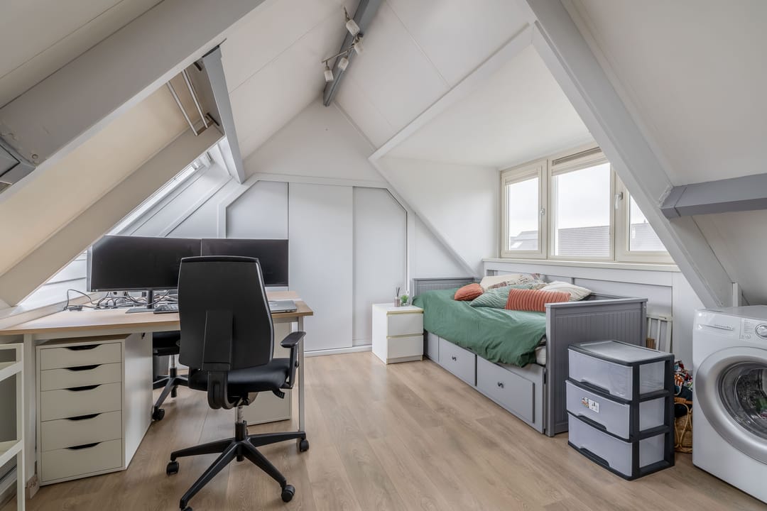 Move-in ready family home with four bedrooms and solar panels in child-friendly Nieuwland — 32