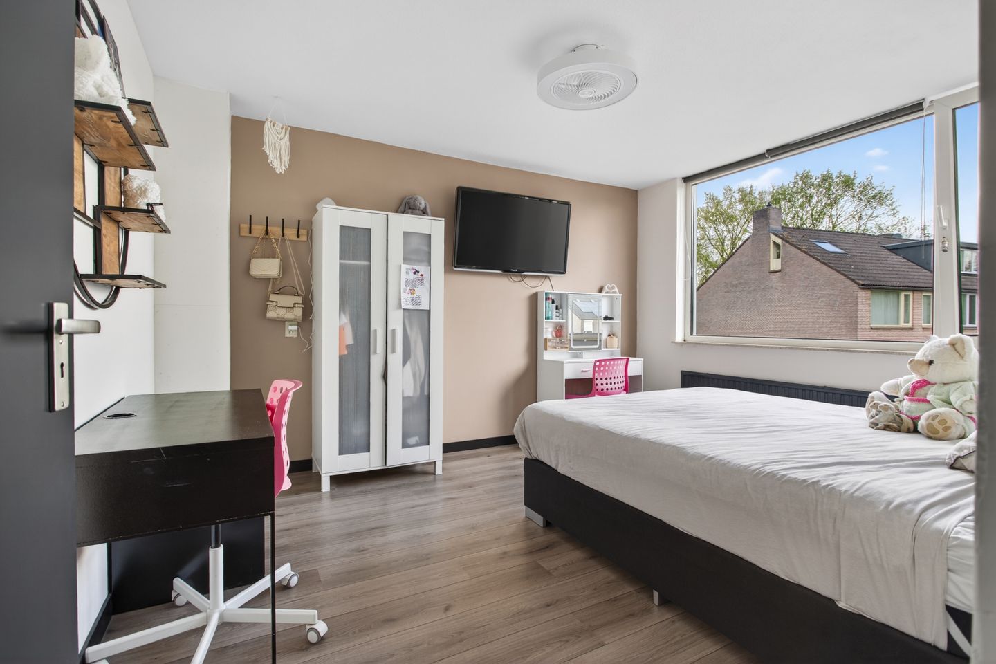 Spacious family home with A energy label, terrace canopy, and private garden in Valkenswaard — 19