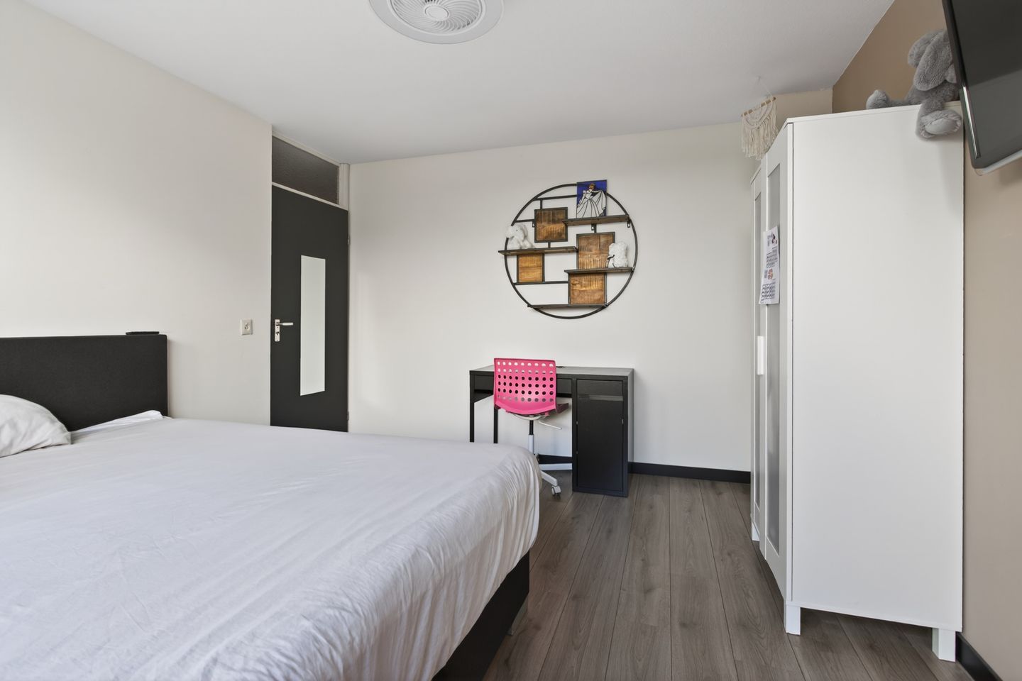 Spacious family home with A energy label, terrace canopy, and private garden in Valkenswaard — 20