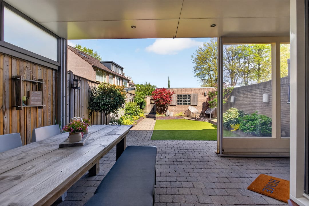 Spacious family home with A energy label, terrace canopy, and private garden in Valkenswaard — 31