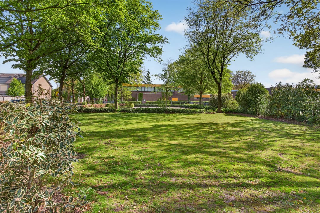 Spacious family home with A energy label, terrace canopy, and private garden in Valkenswaard — 41