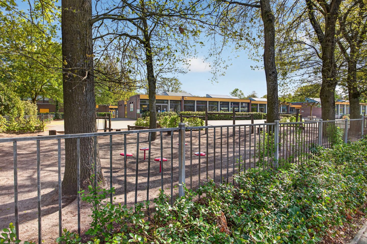 Spacious family home with A energy label, terrace canopy, and private garden in Valkenswaard — 40