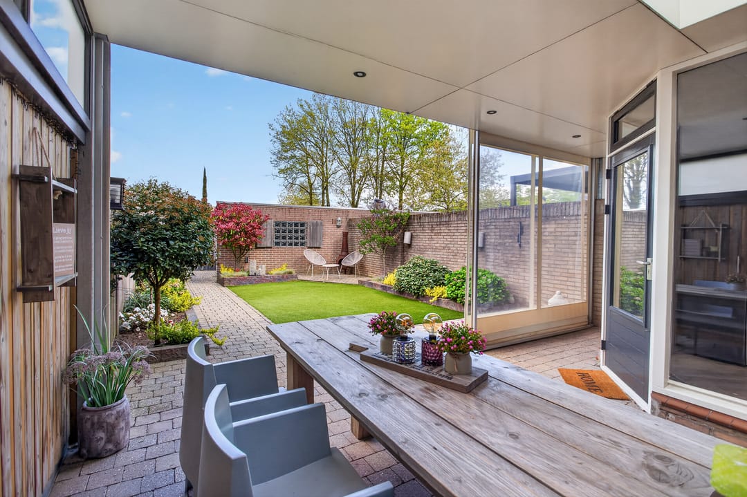 Spacious family home with A energy label, terrace canopy, and private garden in Valkenswaard — 32
