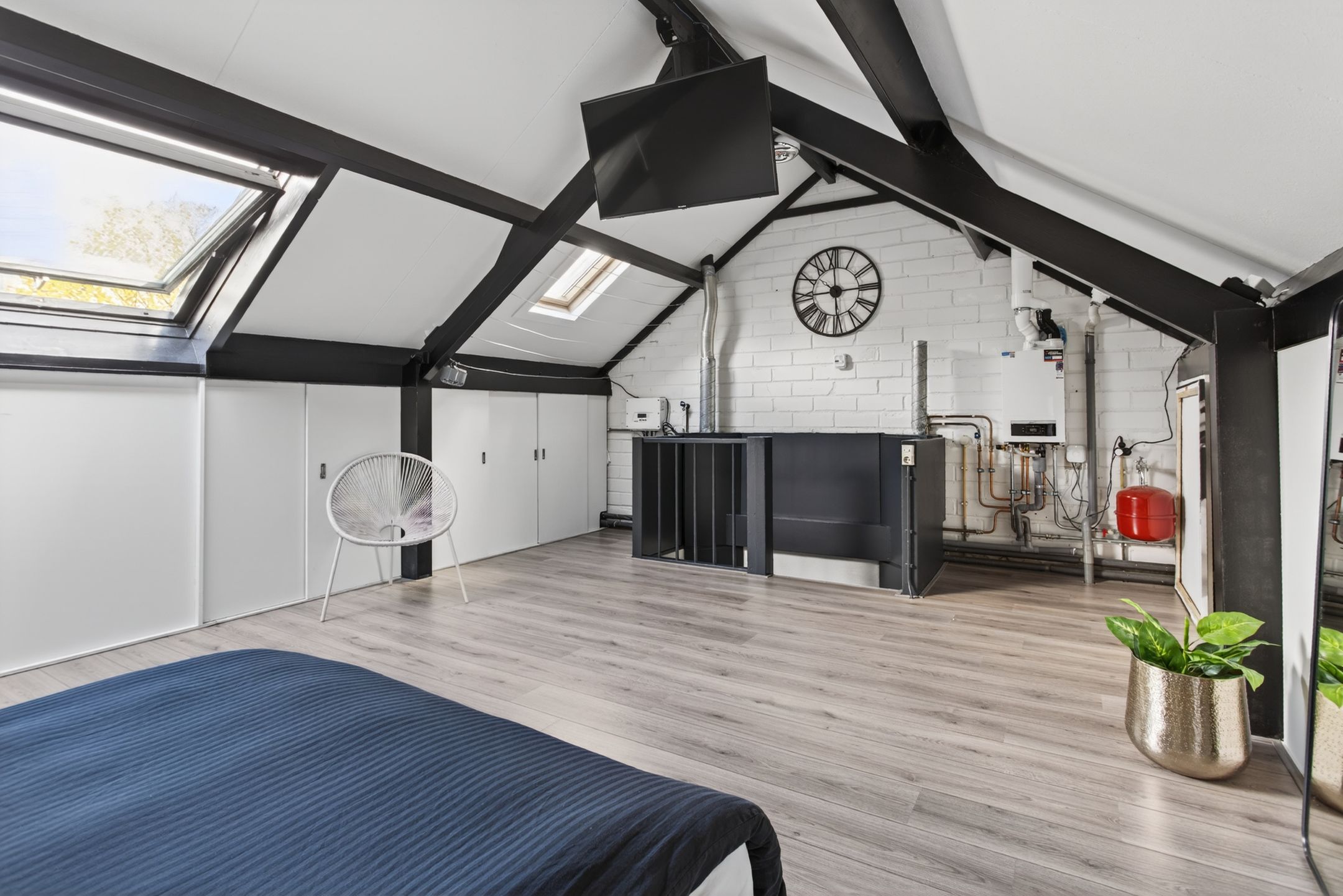Spacious family home with A energy label, terrace canopy, and private garden in Valkenswaard — 30