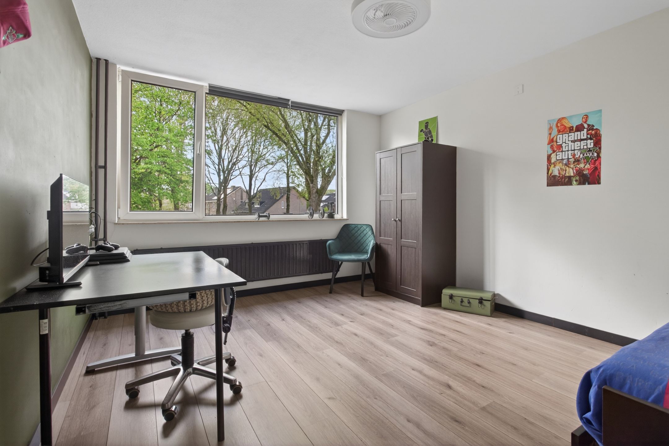 Spacious family home with A energy label, terrace canopy, and private garden in Valkenswaard — 21