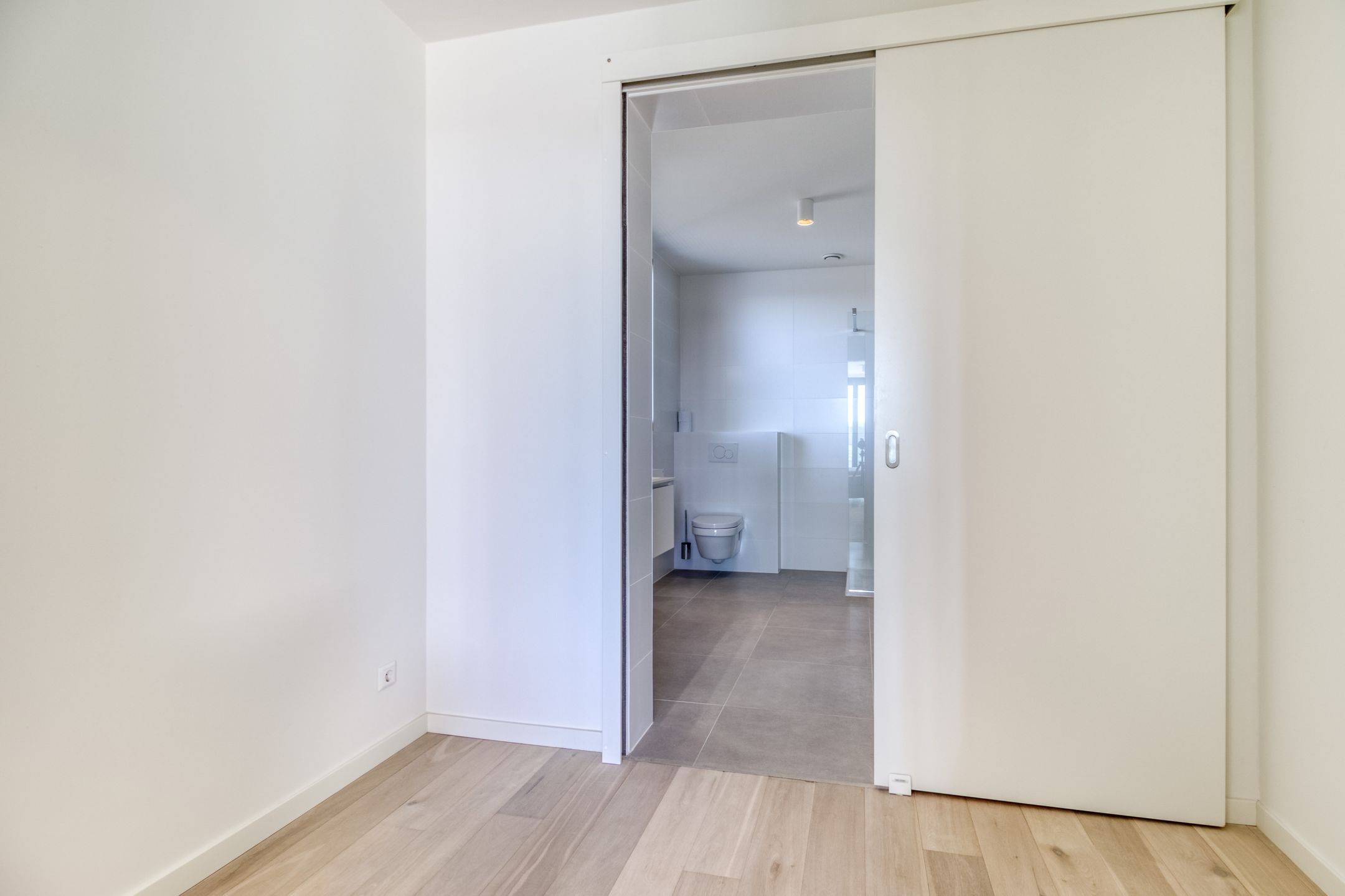 Luxury seafront apartment with dual balconies in exclusive Cadzand-Bad resort — 12