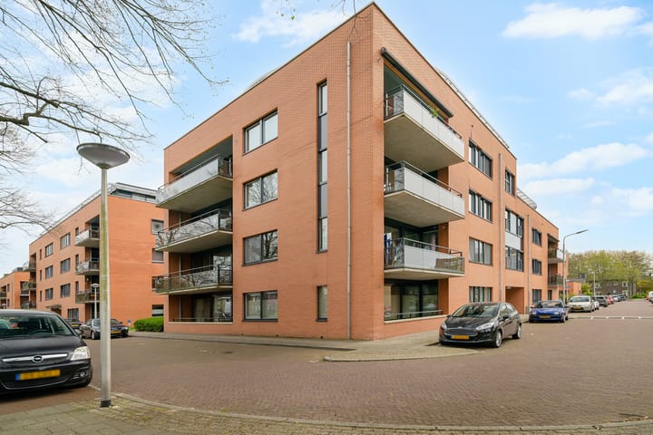 Photo 5 of Riouwstraat 28