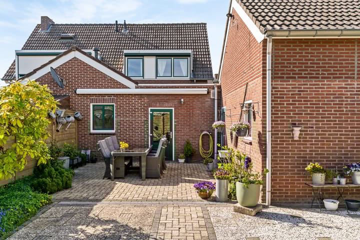 Photo 2 of Voortstraat 6