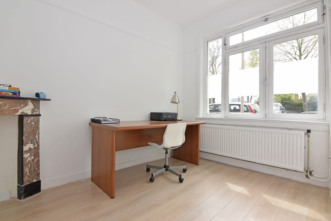 Bright ground-floor home with garden and original details in Rivierenwijk Utrecht — 17