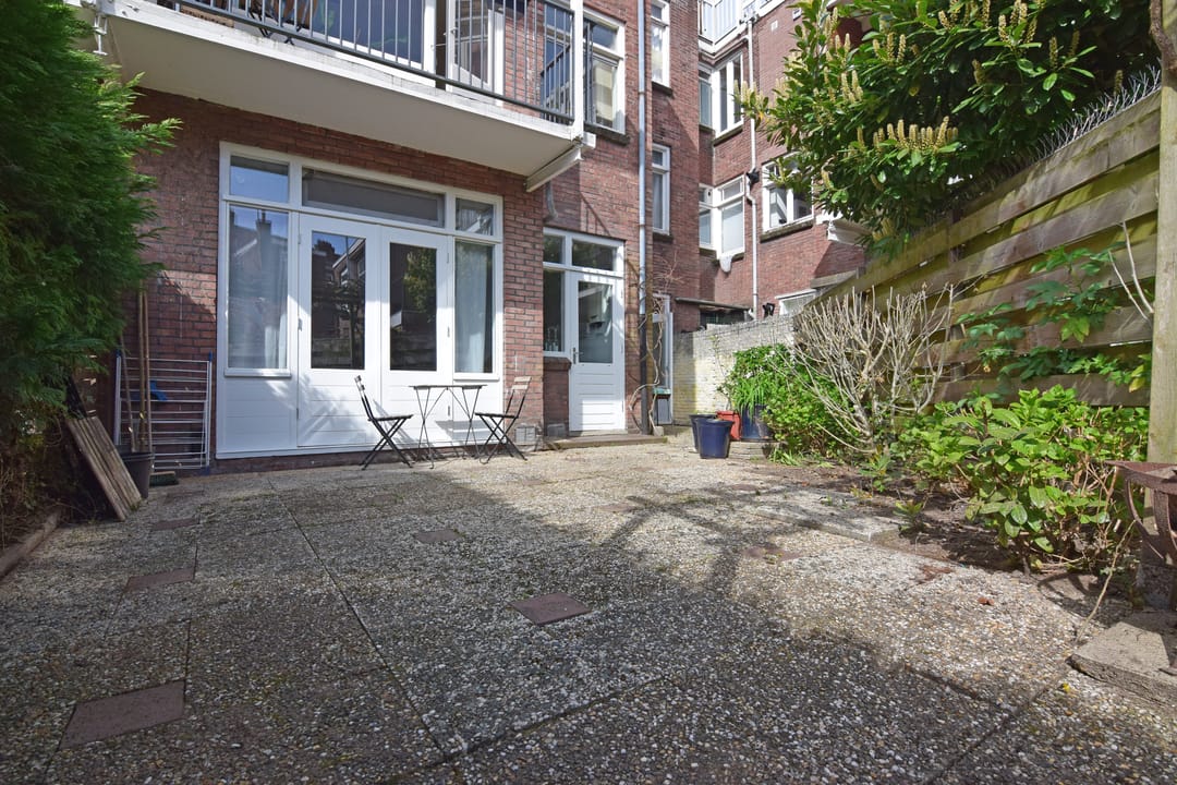 Bright ground-floor home with garden and original details in Rivierenwijk Utrecht — 22