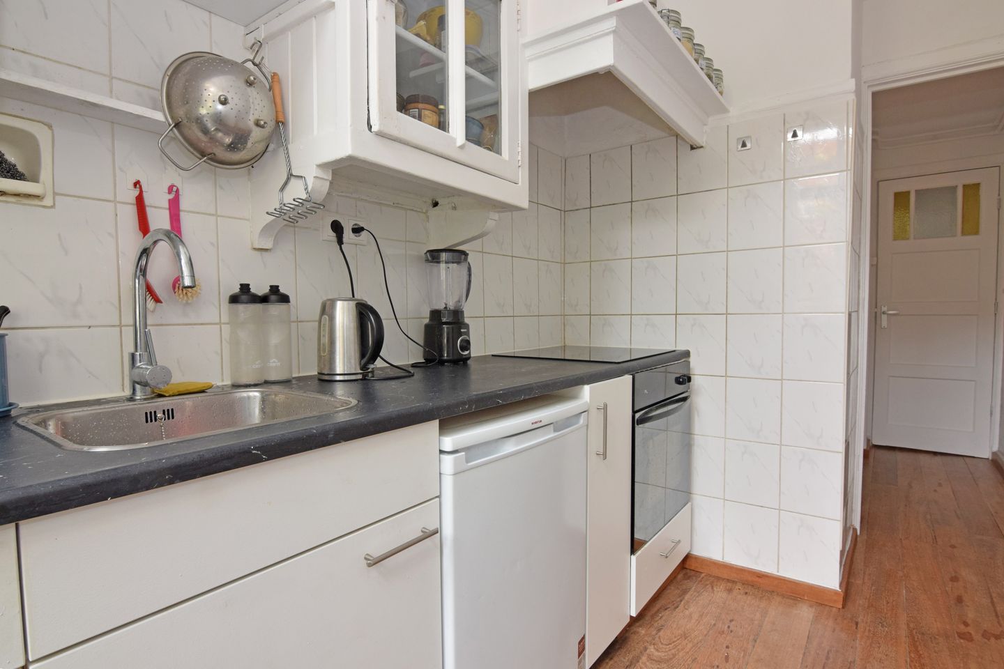 Bright ground-floor home with garden and original details in Rivierenwijk Utrecht — 14