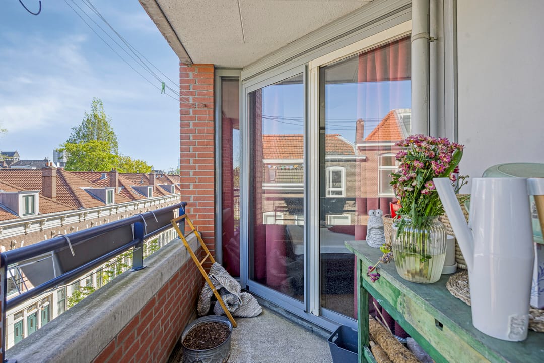 Characteristic living on one of Rotterdam's most beautiful canals — 11