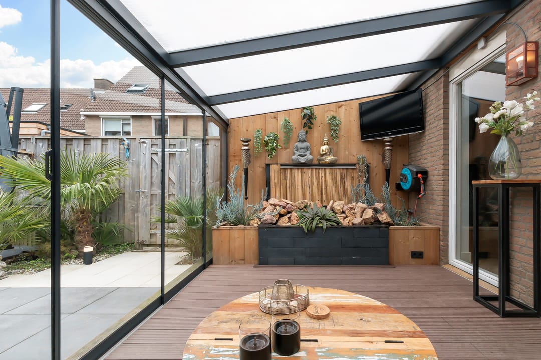Completely renovated corner house with luxury kitchen and veranda in child-friendly neighbourhood — 12