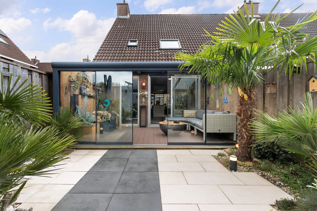 Completely renovated corner house with luxury kitchen and veranda in child-friendly neighbourhood — 21