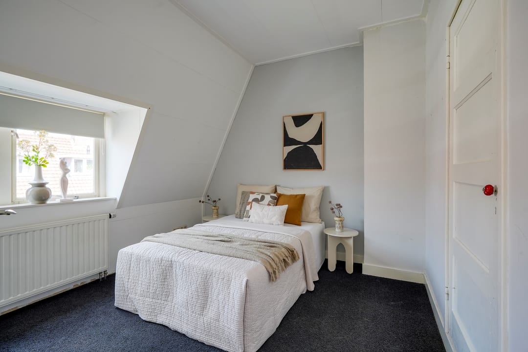 Charming upper-floor apartment with sunny rooftop terrace in popular Tuinwijk, Utrecht — 26