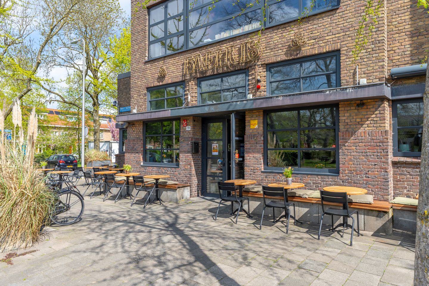 Charming upper-floor apartment with sunny rooftop terrace in popular Tuinwijk, Utrecht — 35