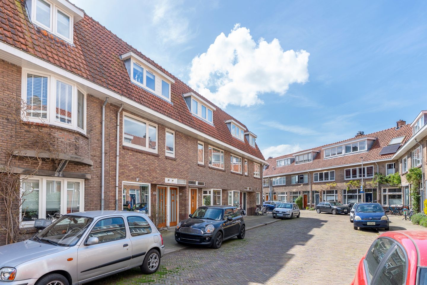 Charming upper-floor apartment with sunny rooftop terrace in popular Tuinwijk, Utrecht — 34