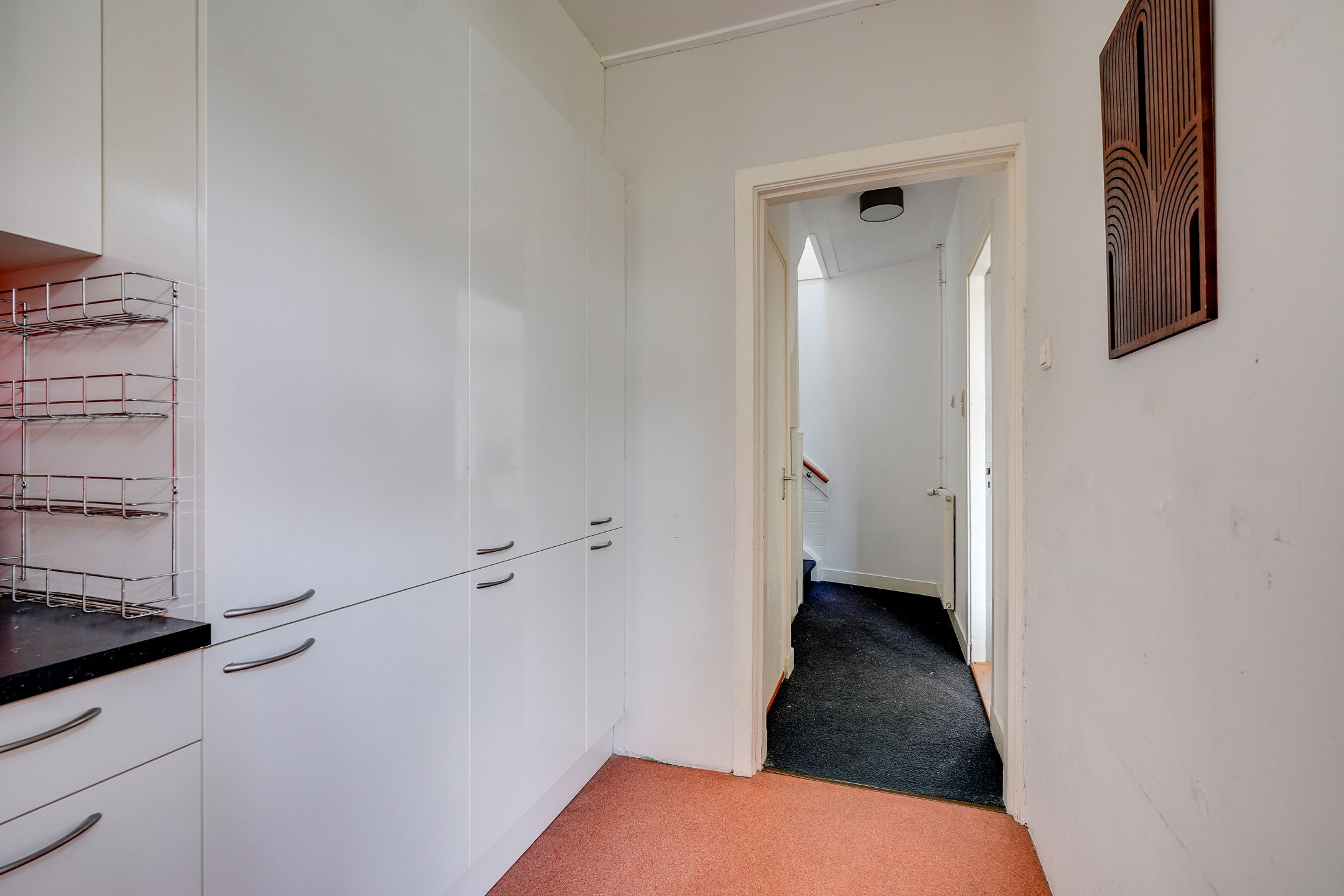 Charming upper-floor apartment with sunny rooftop terrace in popular Tuinwijk, Utrecht — 18