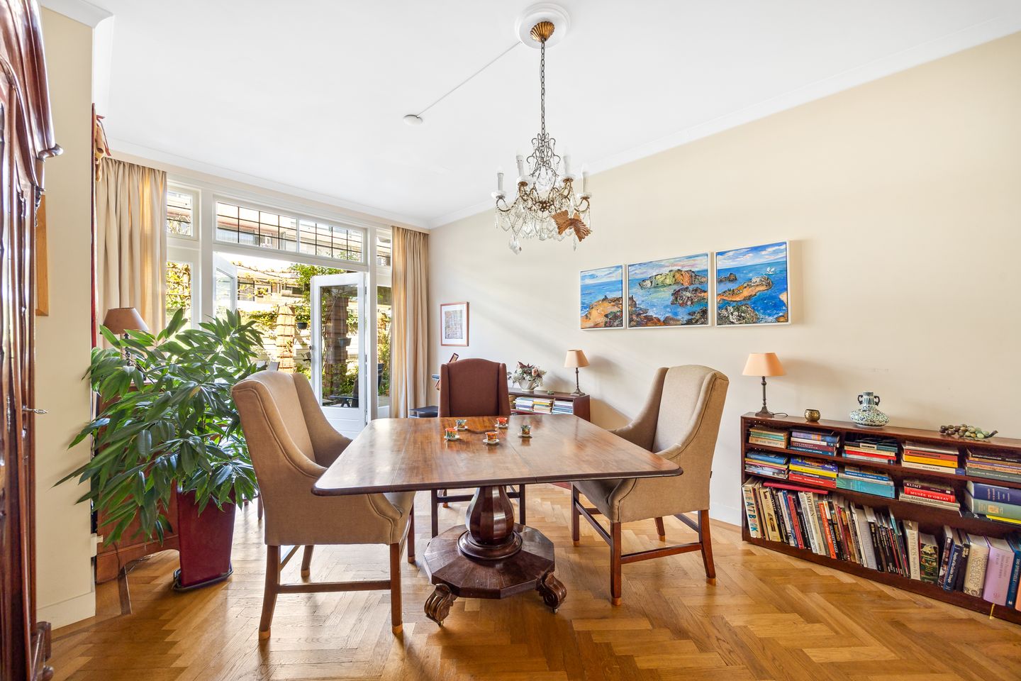 Photo 10 of Van Neckstraat 126