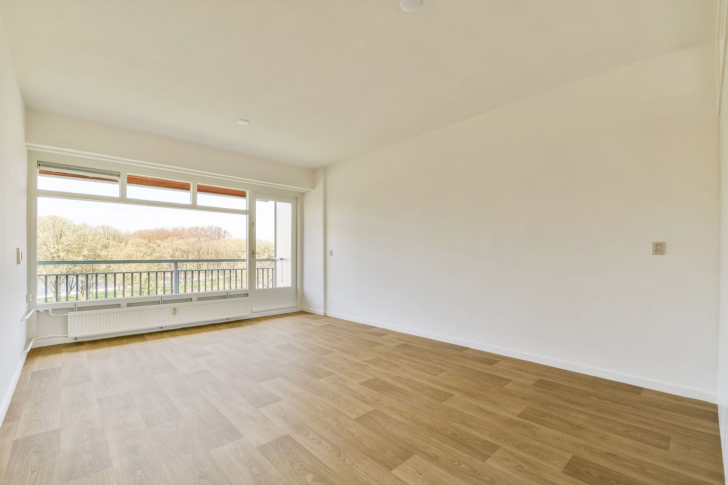 Photo 4 of Burgemeester Hogguerstraat 119