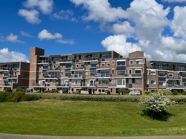 Water view apartment with spacious terrace in Hellevoetsluis — 42