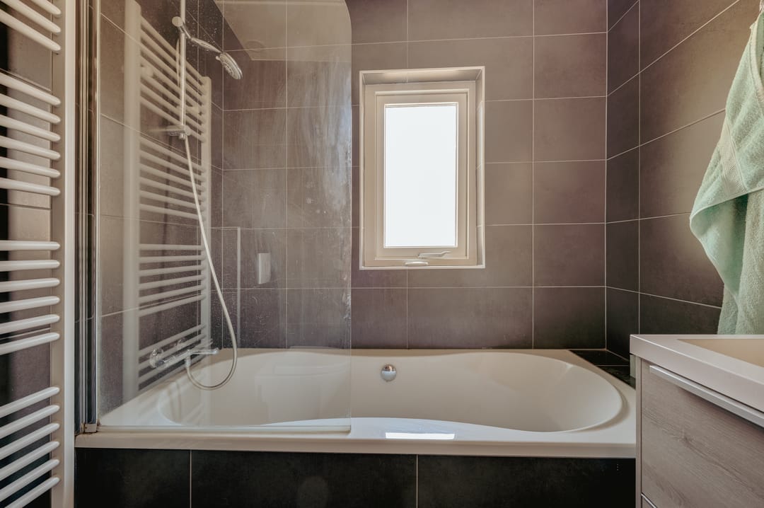 Spacious Corner Home with Four Bedrooms in Quiet Residential Area — 23